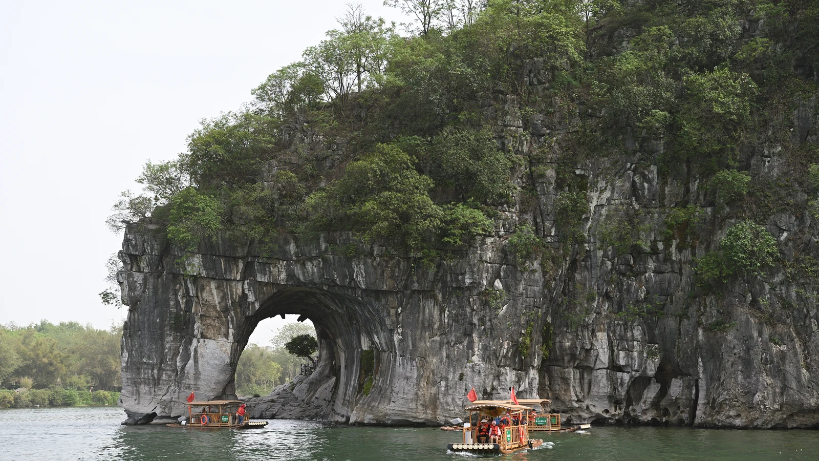 Elephant Trunk Hill (Xiangbishan): Guilin's Iconic City Symbol & Park Guide