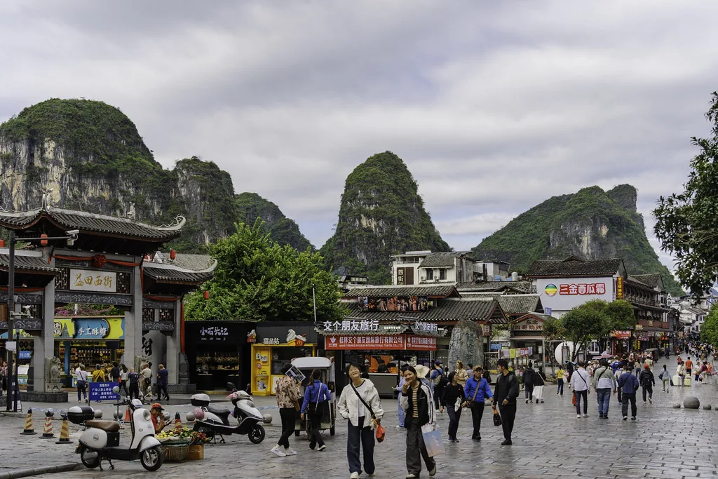 Yangshuo West Street (Xi Jie): Nightlife, Beer Fish Traps & Quiet Alleyways
